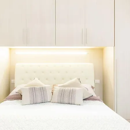 Ferienwohnung Elegant Triplex Townhouse With Luxe Terrace Mailand Exterior foto