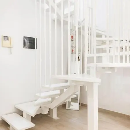 Ferienwohnung Elegant Triplex Townhouse With Luxe Terrace Mailand Exterior foto
