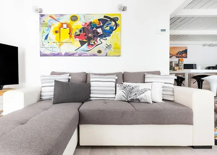 Elegant Triplex Townhouse With Luxe Terrace